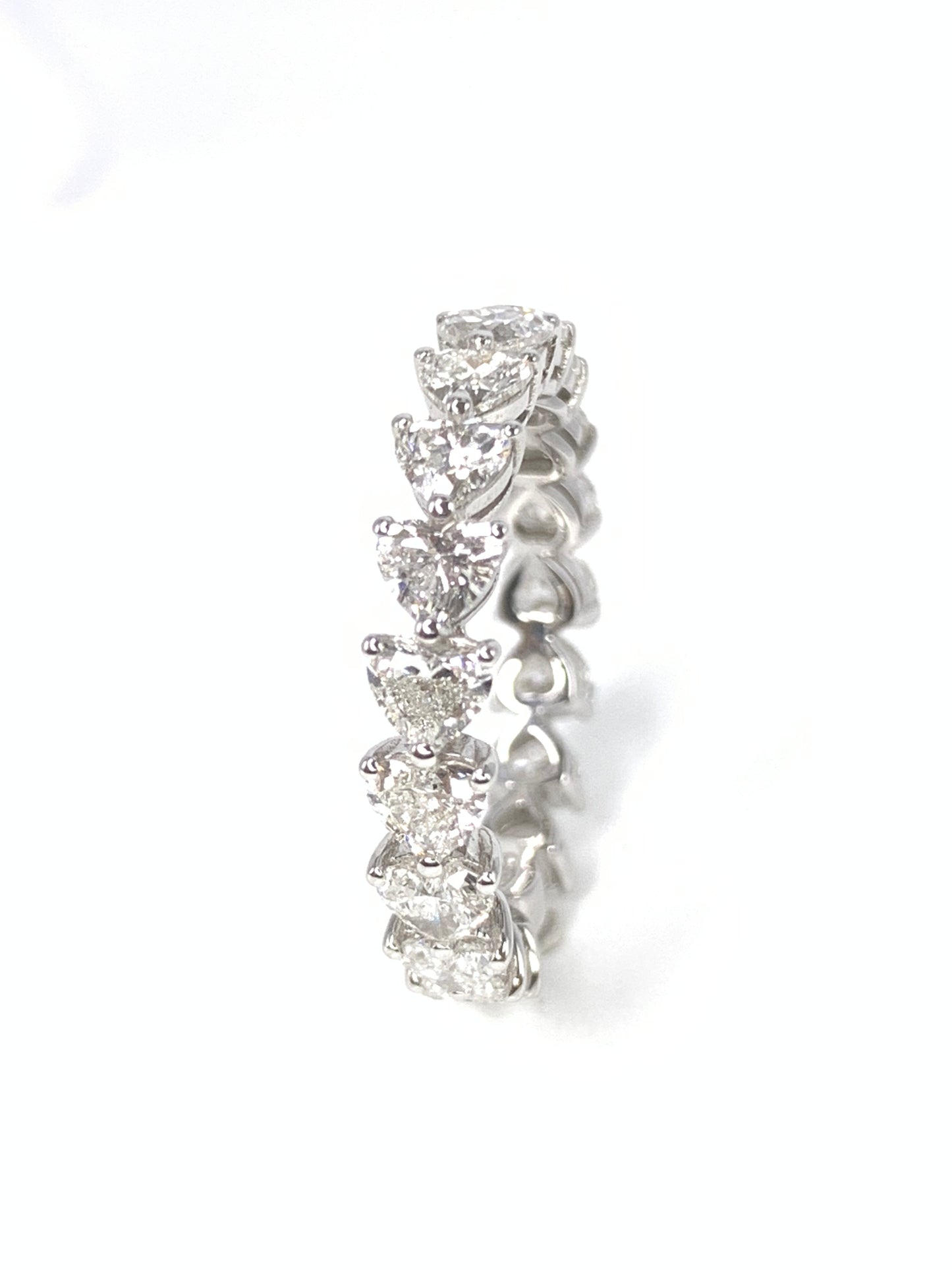 Anello girodito Eternity con diamanti a cuore