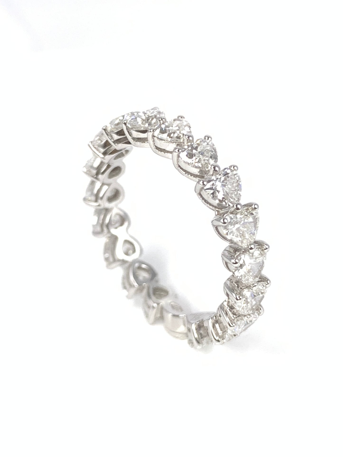 Anello girodito Eternity con diamanti a cuore