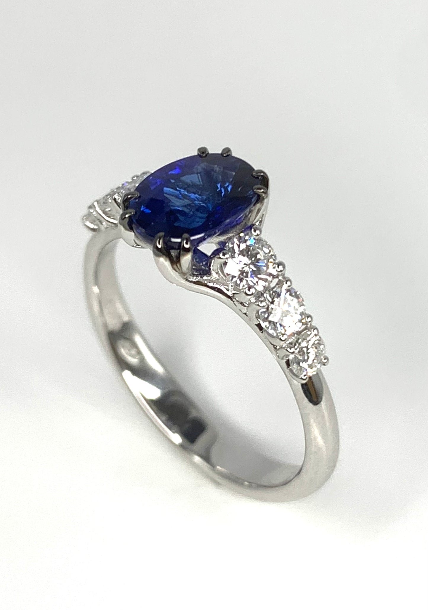 Anello Zaffiro e Diamanti