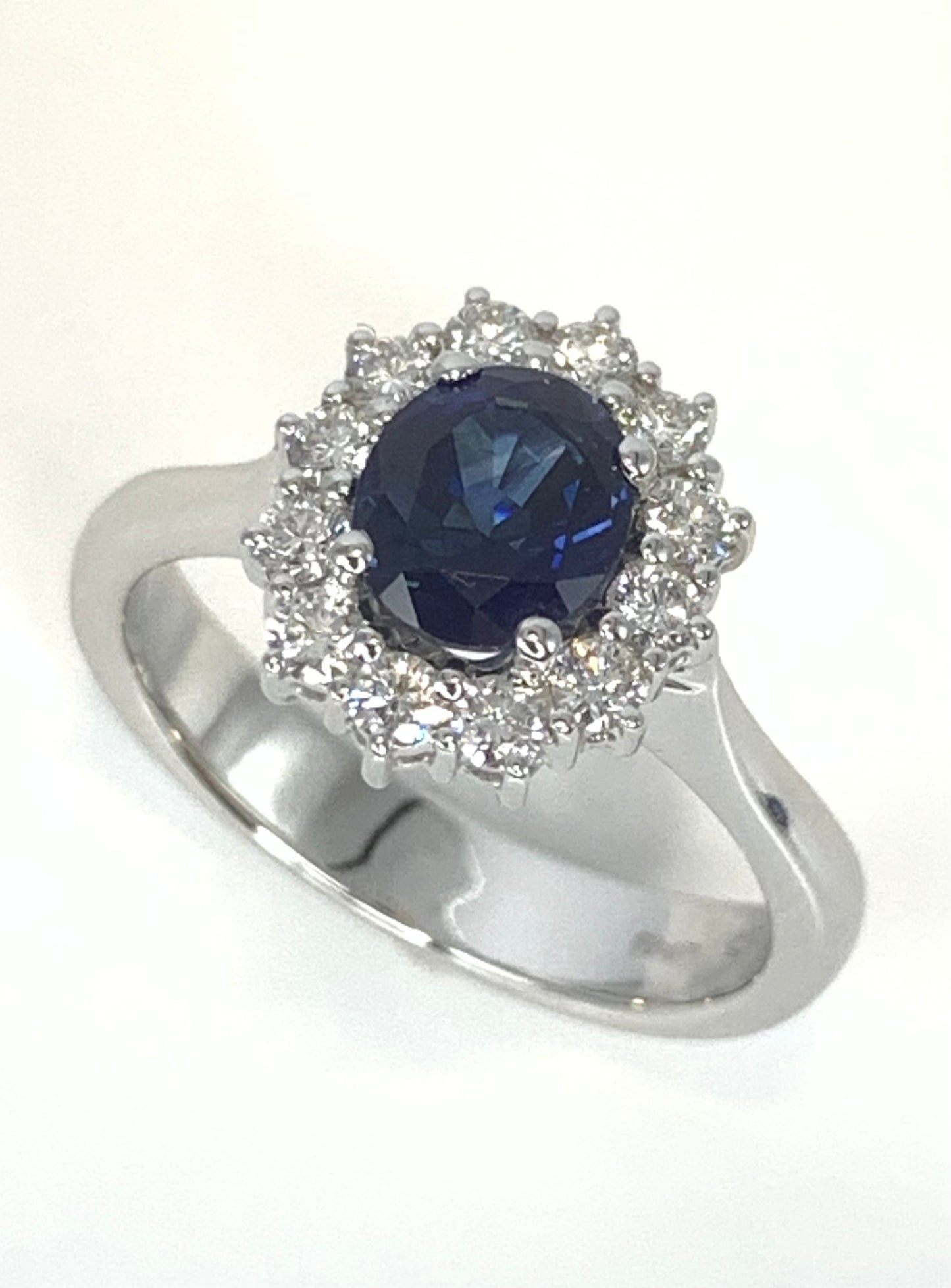 Anello Zaffiro e Diamanti